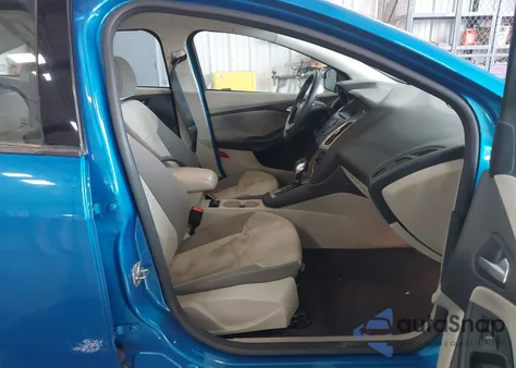 2014 Ford Focus Se z USA, uszkodzony, nr VIN 1FADP3F2XEL197195